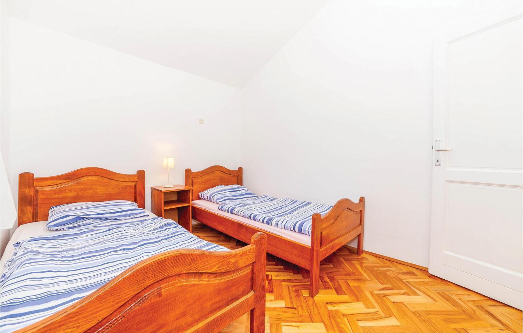 7 Bedroom Pet Friendly Home In Crni Kal Crni Kal  Exterior photo